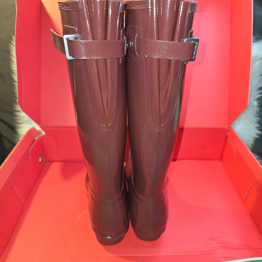 Hunter Original Tall Back Adjustable Gloss Rain Boots – Women's 9 — Burgundy